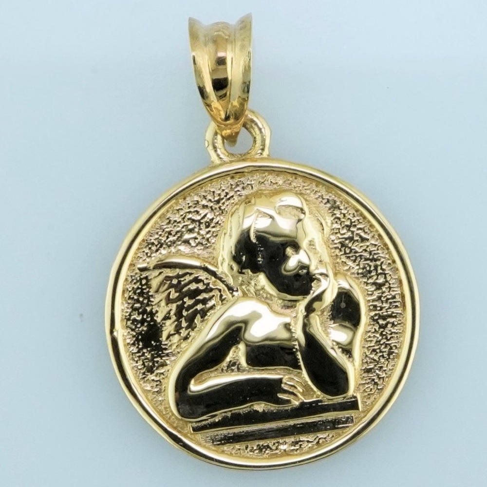 14k yellow gold Cherub disk pendant